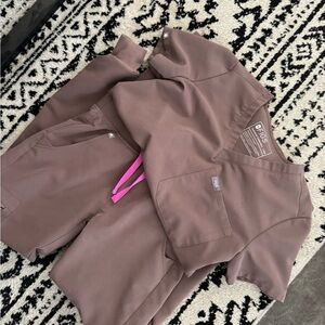 Figs Cocoa Scrub set with Bright Pink Drawstring xxs